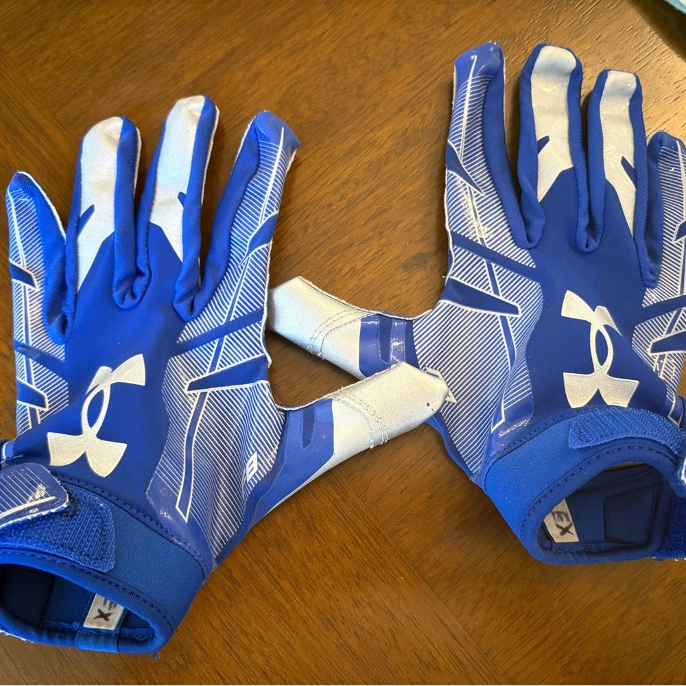 Under Armour Dynamic Blue and White Sports Gloves